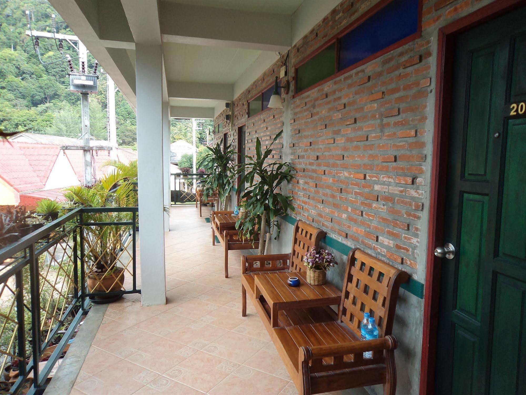Baan Por Jai Hotel Koh Lanta Exterior photo
