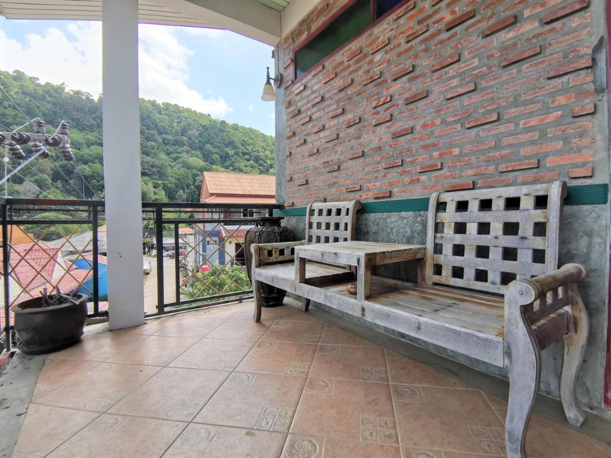 Baan Por Jai Hotel Koh Lanta Exterior photo